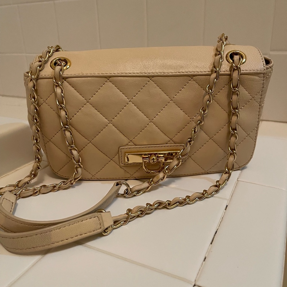 Beautiful DNKY lamb leather cream shoulder bag in excellent condition